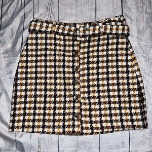 Fashion on Earth woman’s polyester button skirt with belt size Large NWT